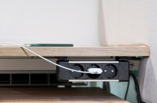 ������������ ������� Under Desk 220, USB-A/C charge