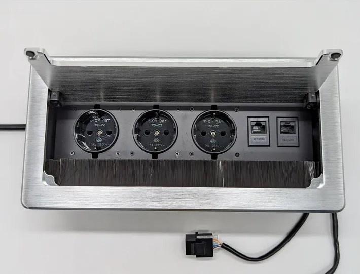 DS002 ���� ����������, 3�220� + 2�RJ45, �����